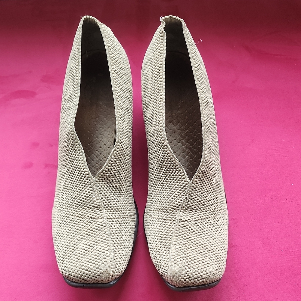 CHARLESTON SHOE CO. Textured Tan Heeled Boots